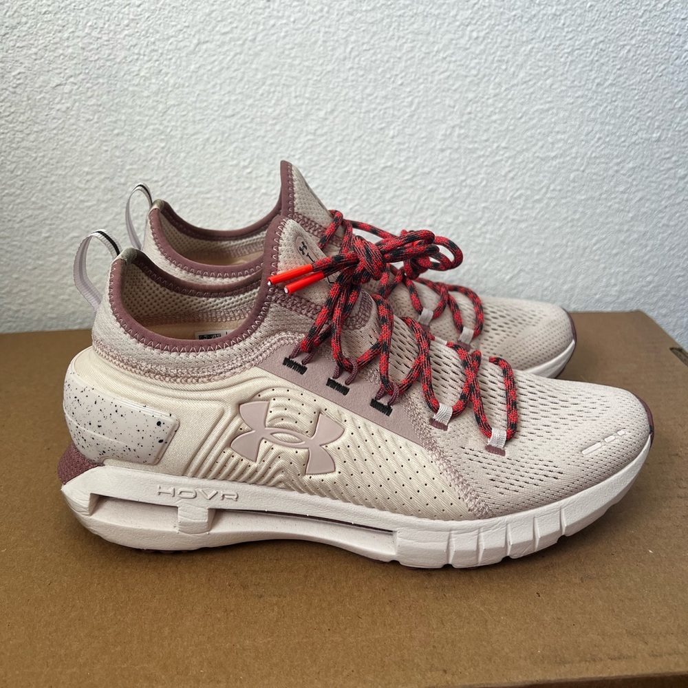 Women’s Under Armour Hovr Phantom size 9.5